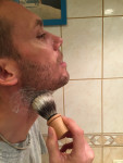 greener-daddy-rasage-zero-dechet-blaireau-mousse-cou